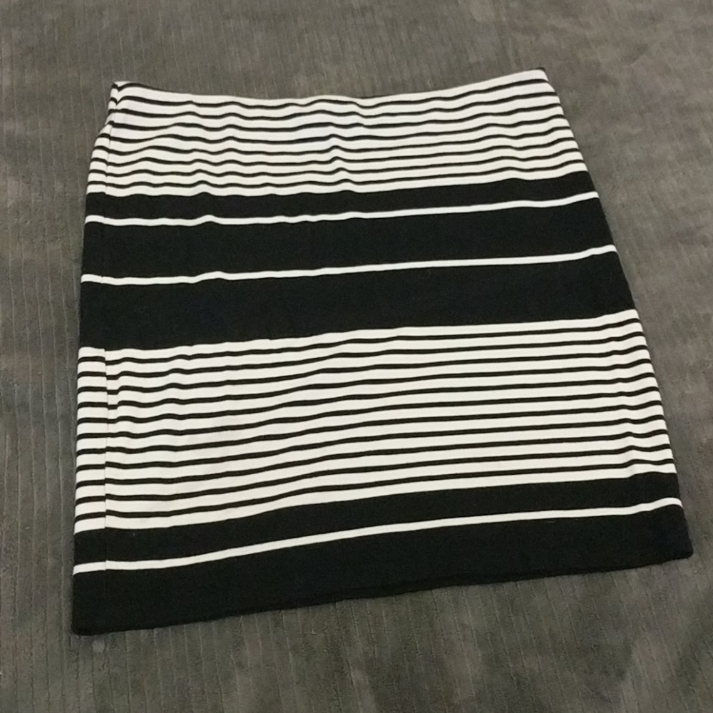 Forever 21 black and white multi striped skirt